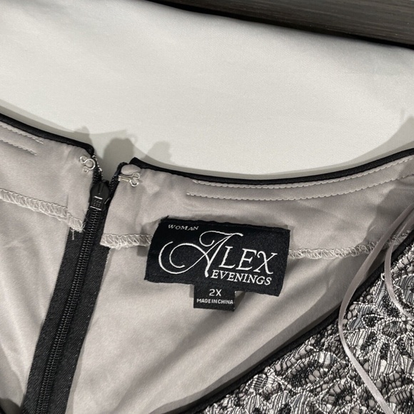 NEW Alex Evenings [‎ PLUS 2X ] Embroidered Lace 3/4 Sleeve Top in BlacK - Picture 3 of 12